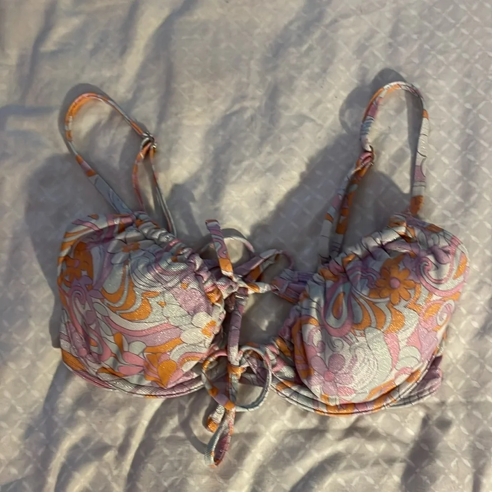 hollister bikini top and bottom - Picture 2 of 6